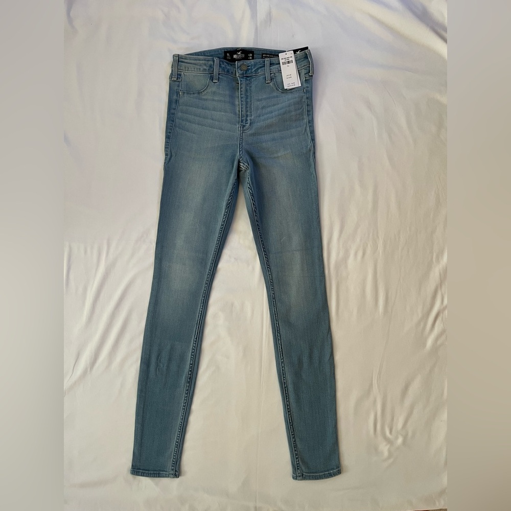 Hollister High-Rise Jean Legging 
w-28, L30
Light blue stretch jeans